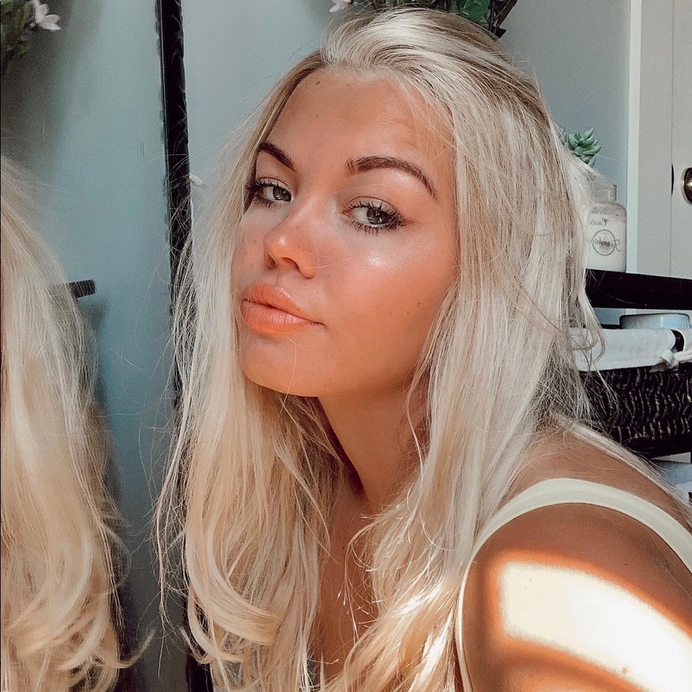 Meet your Posher, Holly